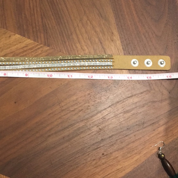 Leather wrap stud and rhinestone bracelet - Picture 4 of 4